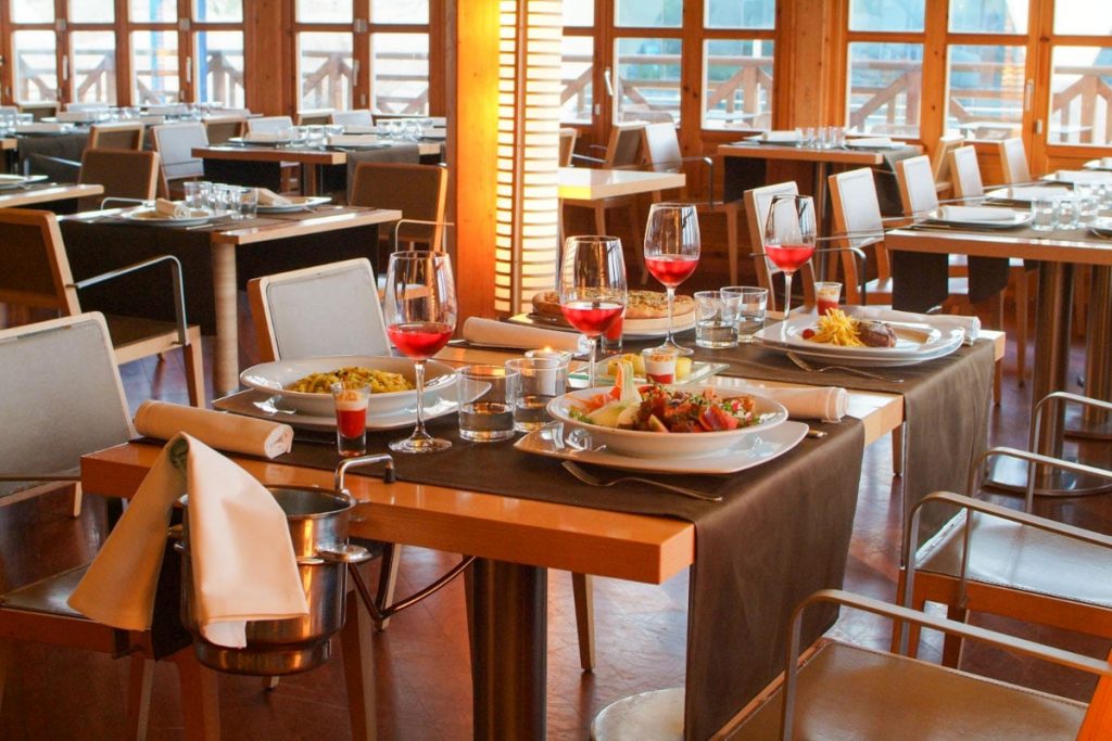 12 Coolest Locations to Eat